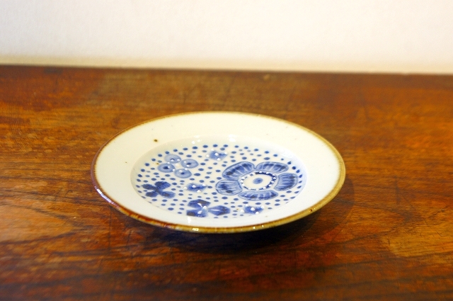 4寸リム皿　（花ちらし）